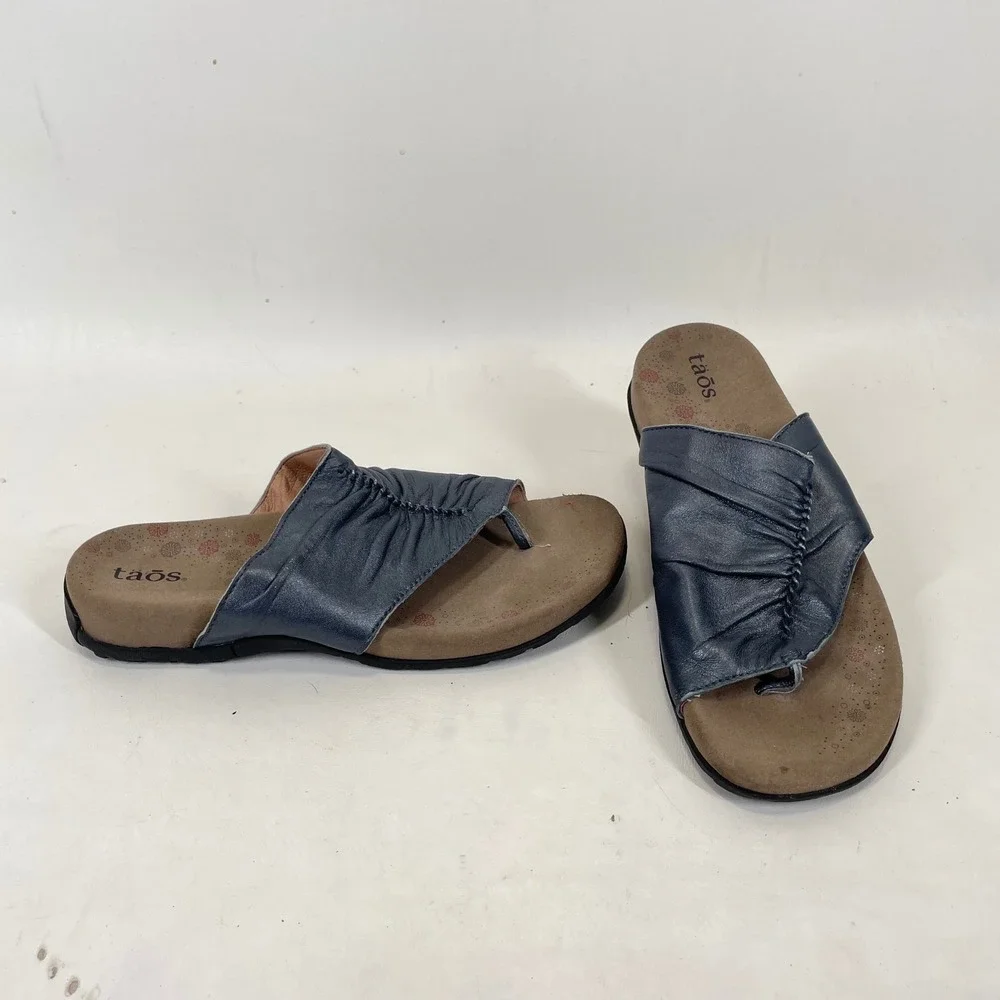 Taos Gift 2 Women 7 Metallic Blue Leather Ruched Thong Slide Sandals GT2-12045